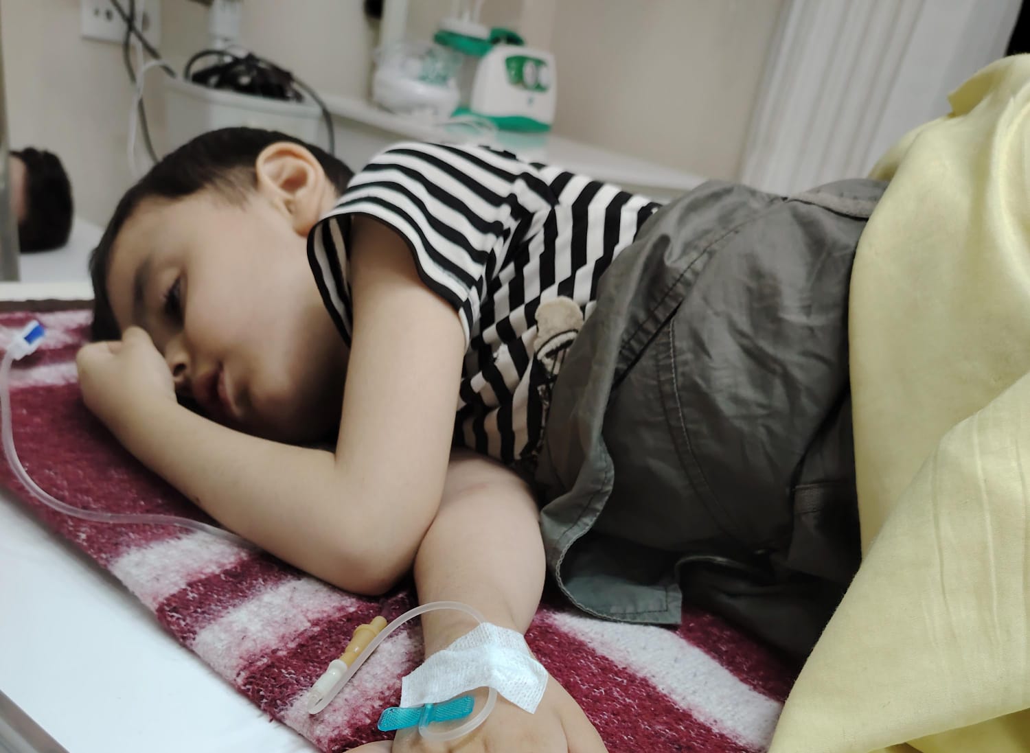 İmkansız ana xəstə övladının müalicəsi üçün yardım istəyir